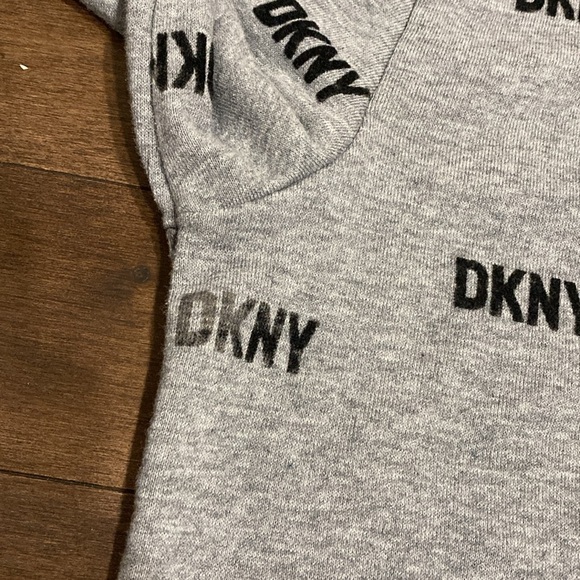 DKNY - Cropped sweater with black logo print Sz M - Picture 7 of 15